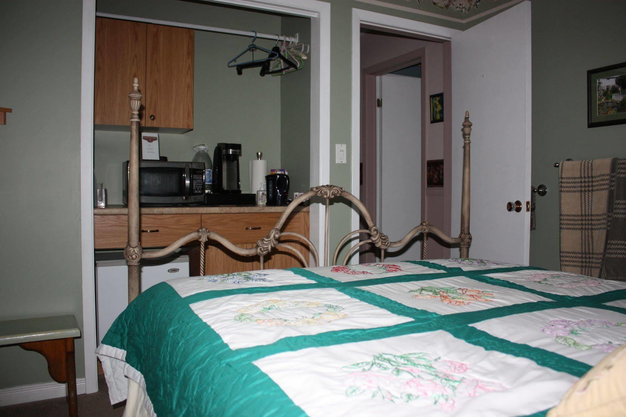Carrousel Bed & Breakfast Cayuga Luaran gambar